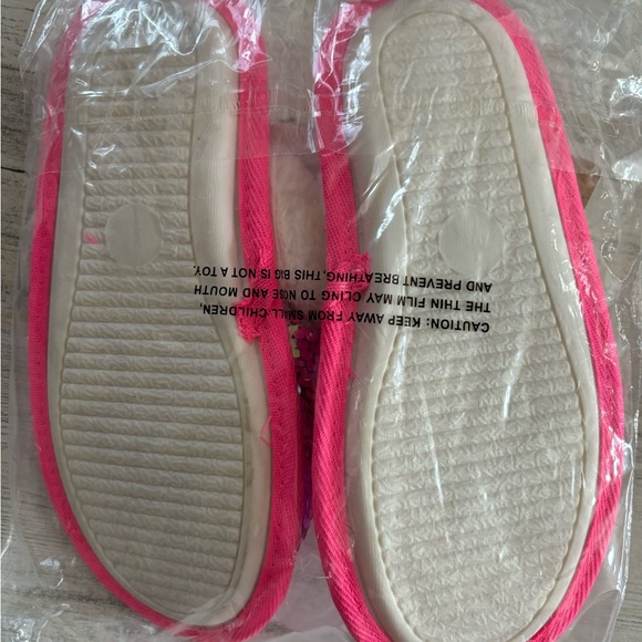 Thereabouts Girls Bright Pink Slippers Size M-L - Picture 3 of 3